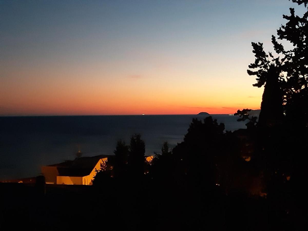 Bressa De Ma Affittacamere, Room & Breakfast Pietra Ligure Buitenkant foto